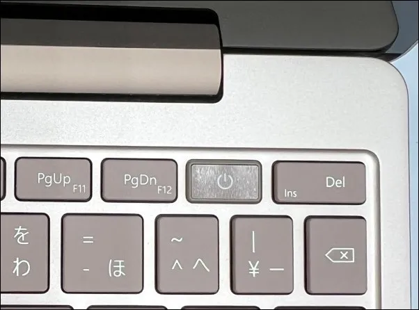 Surface laptop goの電源ボタン